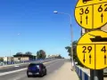 Nowe znaki drogowe informują o dopuszczalnej masie całkowitej pojazdów. Jeden znak pokazuje 36 i 62 tony, drugi 29 i 46 ton, a także symbol czołgu.
