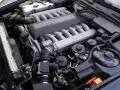 Silnik V12 BMW, potężna maszyna gotowa do drogi.