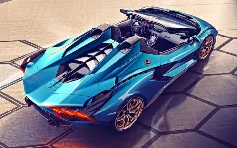 Niebieski supersamochód Lamborghini Sián Roadster z widocznym wnętrzem i złotymi felgami.