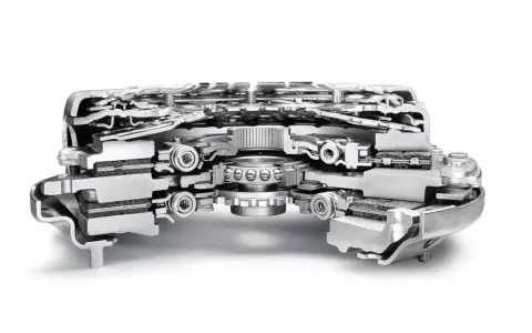 Przekrój skrzyni biegów DSG z widocznymi elementami mechanicznymi i sprzęgłami.