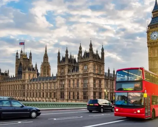 Ile czasu trwa podróż autokarem do Londynu? Sprawdź teraz!