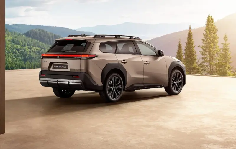 Nowy Toyota bz4x cena zachwyca designem i ekologicznym napędem. Elegancki SUV na tle górskich krajobrazów.
